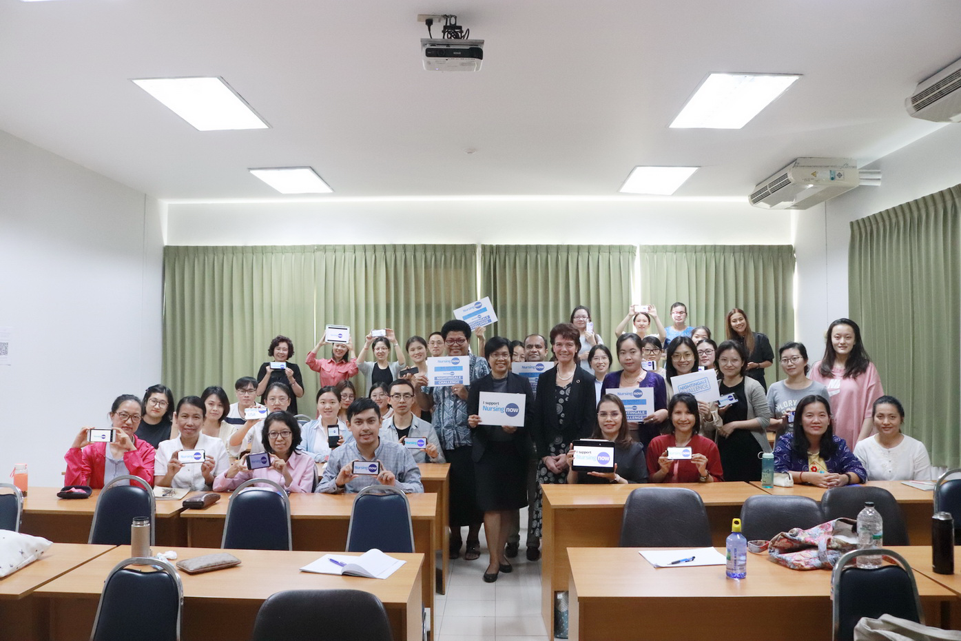 
	การบรรยายพิเศษ เรื่อง "Nurses and Midwives Tackling 21st Century Global Health Challenges"
