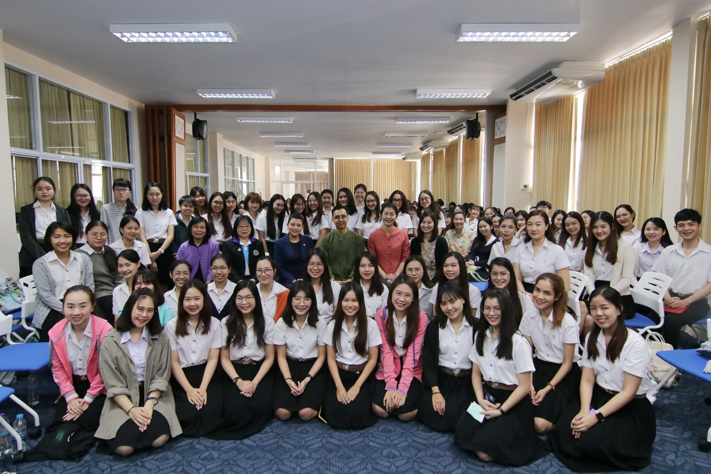 
	เตรียมความพร้อมเข้าสู่วิชาชีพและการทำงานแบบทีมสหวิชาชีพ สำหรับนักศึกษาพยาบาลชั้นปีที่ 4
