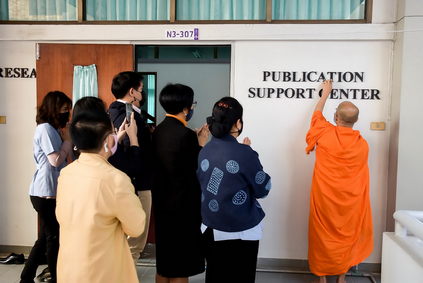 
	พิธีทำบุญเปิดศูนย์ Publication support center
