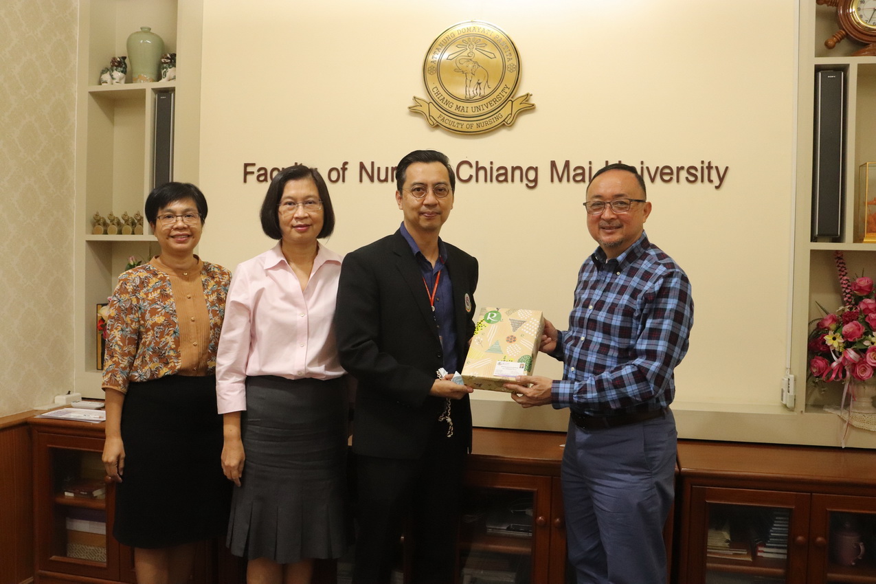 
	คณะผู้บริหารให้การต้อนรับ Professor Dr.Rozzano C. Locsin  (Visiting Professor)
