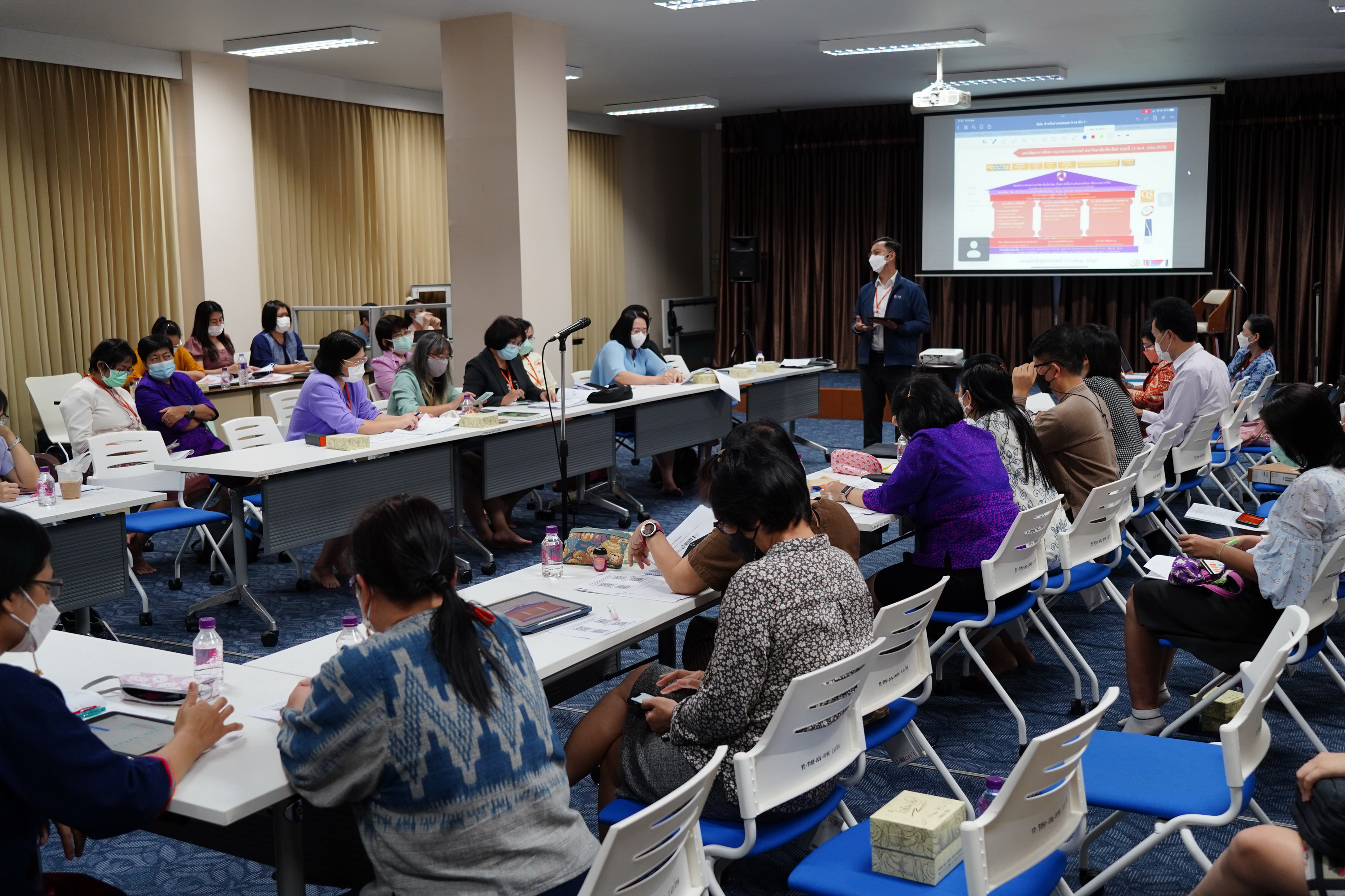 
	ประชุมเพื่อถ่ายทอดแผนพัฒนาการศึกษาระดับอุดมศึกษา ระยะที่ 13 และ แผนปฏิบัติการประจำปี 2566
