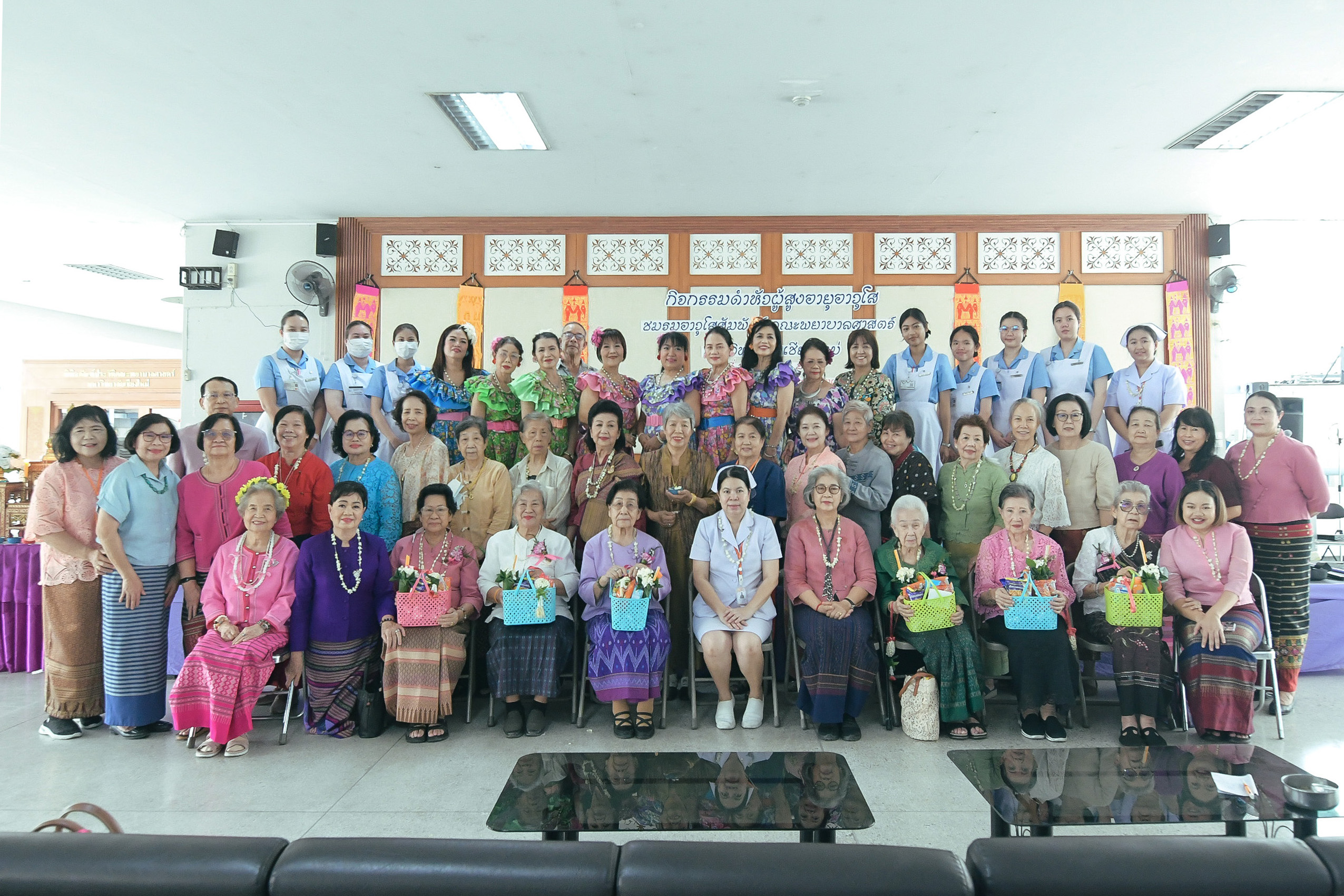 
	ชมรมอาวุโสสัมพันธ์ คณะพยาบาลศาสตร์ มช. จัดกิจกรรมดำหัวผู้สูงอายุอาวุโส ประจำปี 2567
