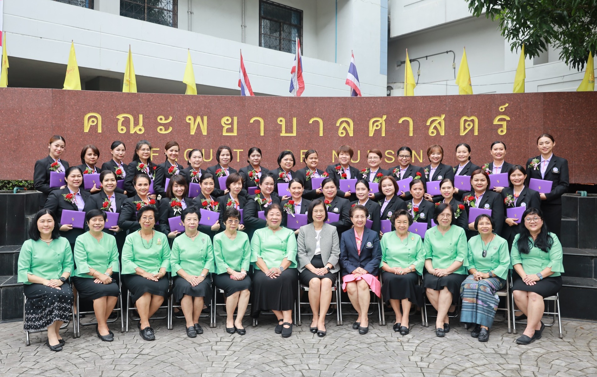 
	พิธีมอบประกาศนียบัตรหลักสูตรเฉพาะทางสาขาการบริหารการพยาบาล รุ่นที่ 19
