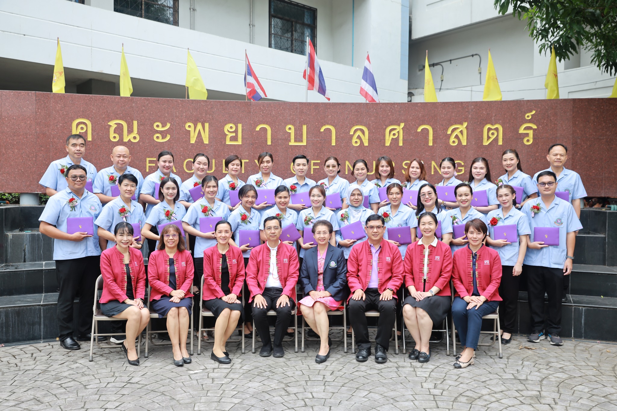 
	พิธีมอบประกาศนียบัตรหลักสูตรเวชปฏิบัติอาชีวอนามัย รุ่นที่ 18
